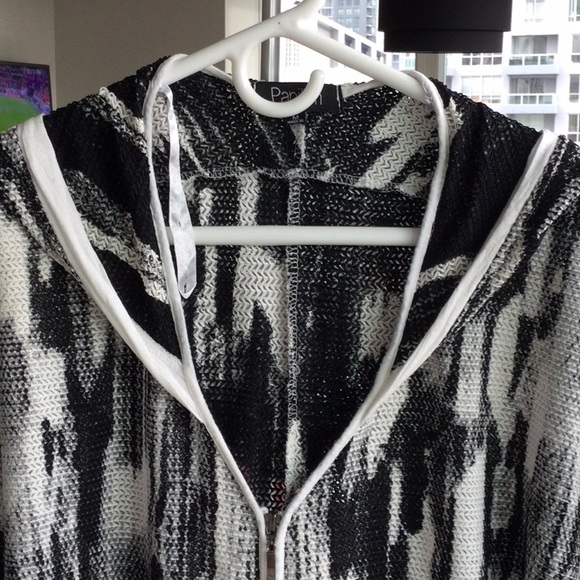 Papillon light summer hoodie. - Picture 2 of 8